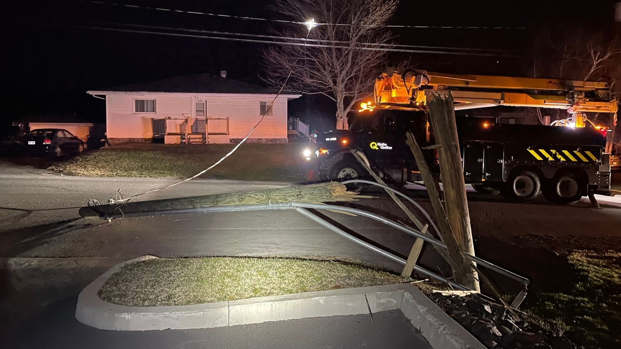 Une voiture percute un poteau d'Hydro-Québec à Saint-Georges
