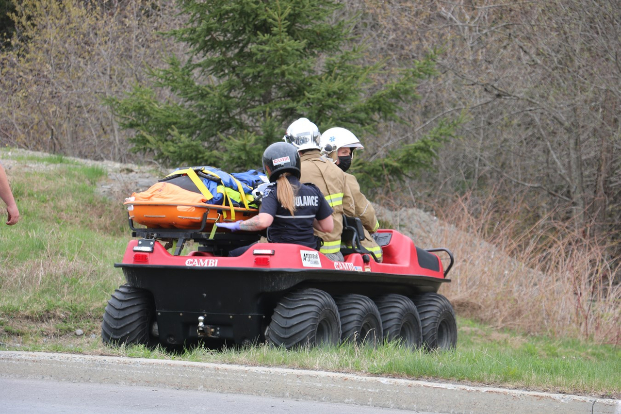 Les techniciens ambulanciers dans le feu de l'action