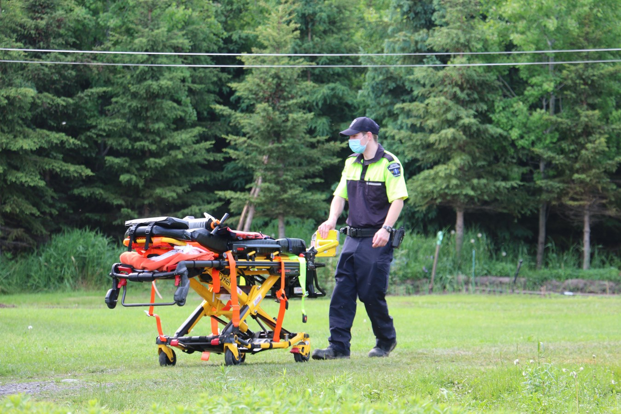 Les techniciens ambulanciers dans le feu de l'action