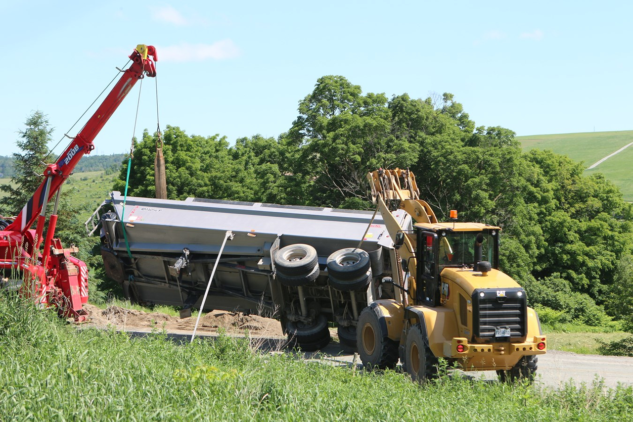 Un camion se renverse à Sainte-Marie