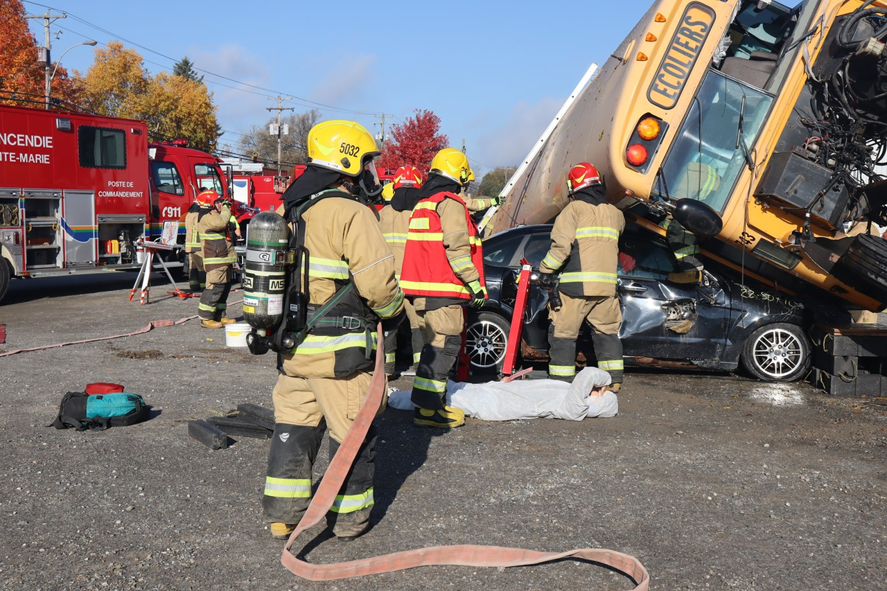 Vingt-et-un enfants « sauvés » lors d'un exercice des pompiers de Sainte-Marie-de-Beauce