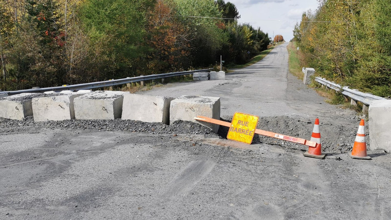 Fermeture du 1er rang à Saint-Alfred: la barricade encore vandalisée