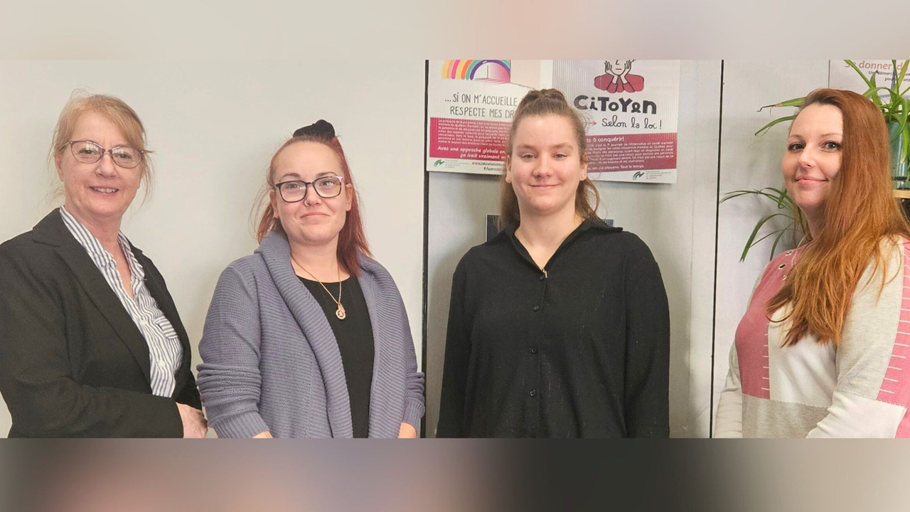L'équipe de travail du Murmure: Diane Chatigny, directrice intervenante, Cathy Mercier,  intervenante au volet sensibilisation/formation à la communauté, Kim Morin, intervenante à l'entraide et Angelynka Turmel-Lacombe, intervenante au volet intégration socioprofessionnelle.