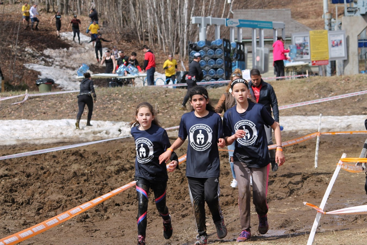Les élèves du CMI affrontent la course à obstacles Spartan Kids