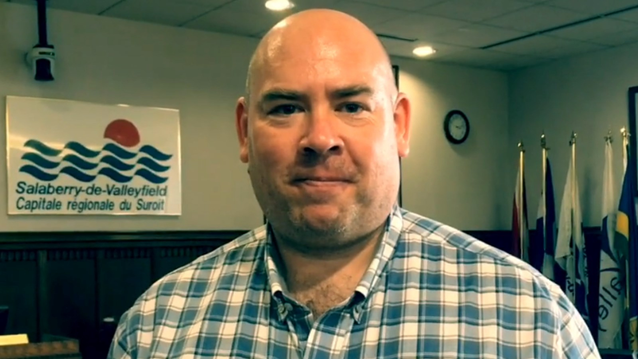 Simon St-Michel a travaillé à titre de responsable de la gestion du contenu sur les médias sociaux à la Ville de Salaberry-de-Valleyfield. 