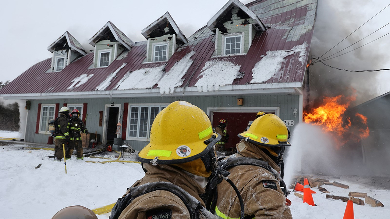Un violent incendie ravage une résidence de Rigaud