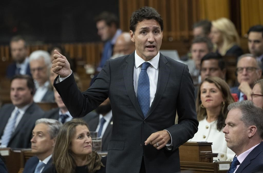 Trudeau et Poilievre s'affrontent dans de premiers échanges en Chambre