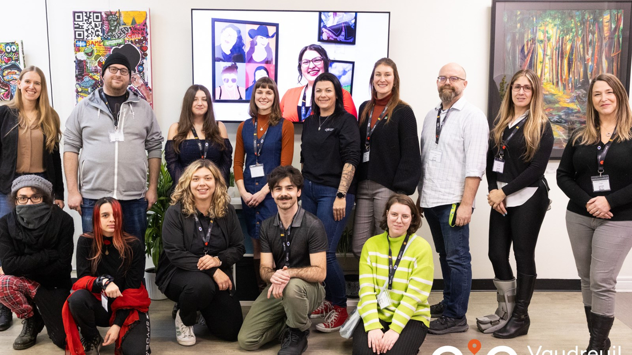 Some of the young people and jury members who took part in “Vocation en art”.