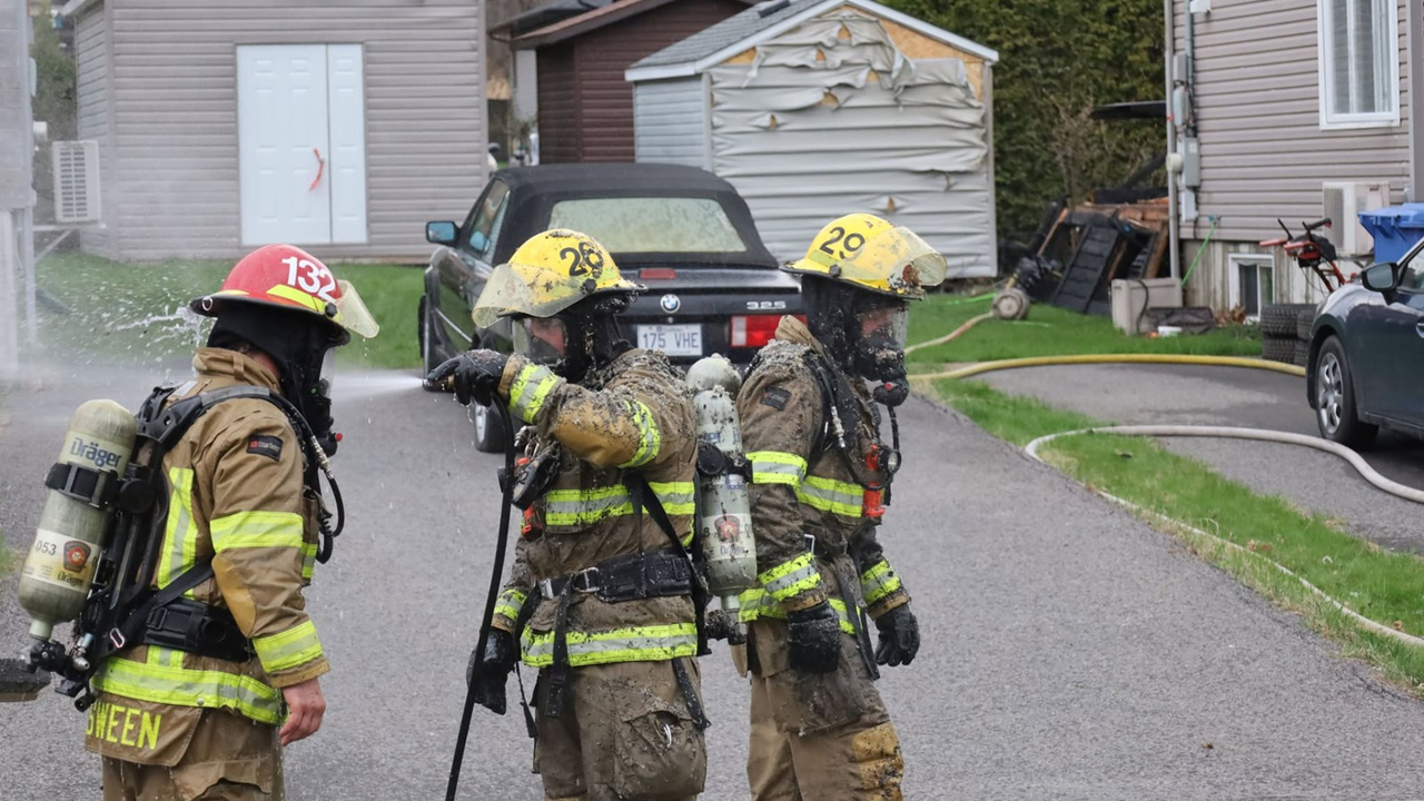 Les sapeurs de Vaudreuil-Dorion prêtent main-forte à Salaberry-de-Valleyfield