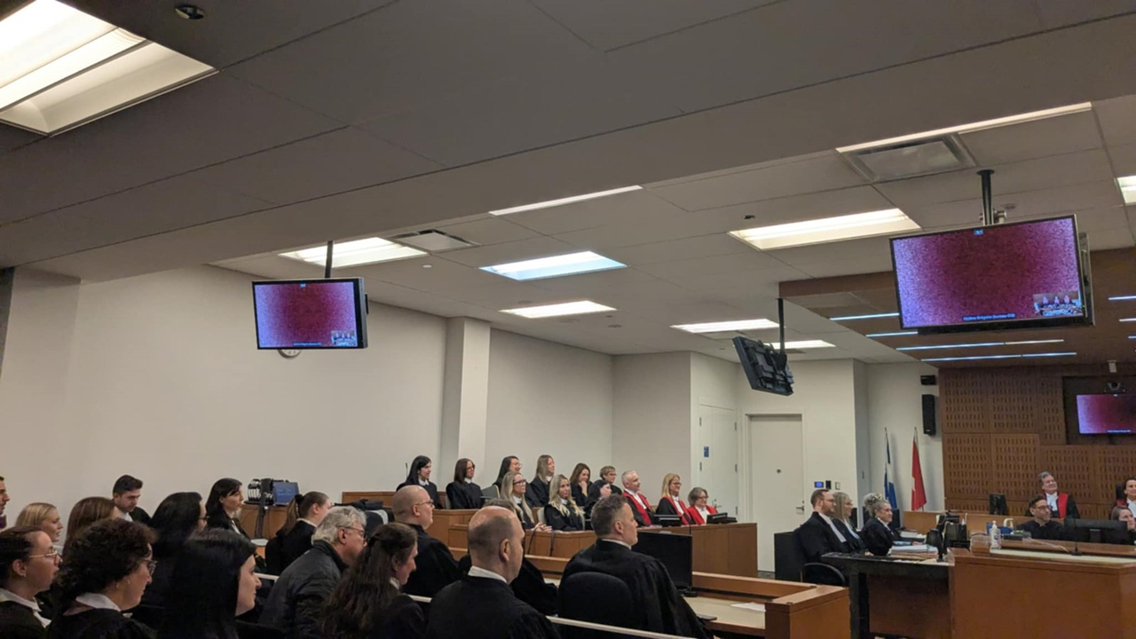 Plusieurs avocats, de la Couronne ou des collègues en défense, étaient présents en salle 1 du Palais de justice pour souligner ce moment aux côtés de Me Vinet