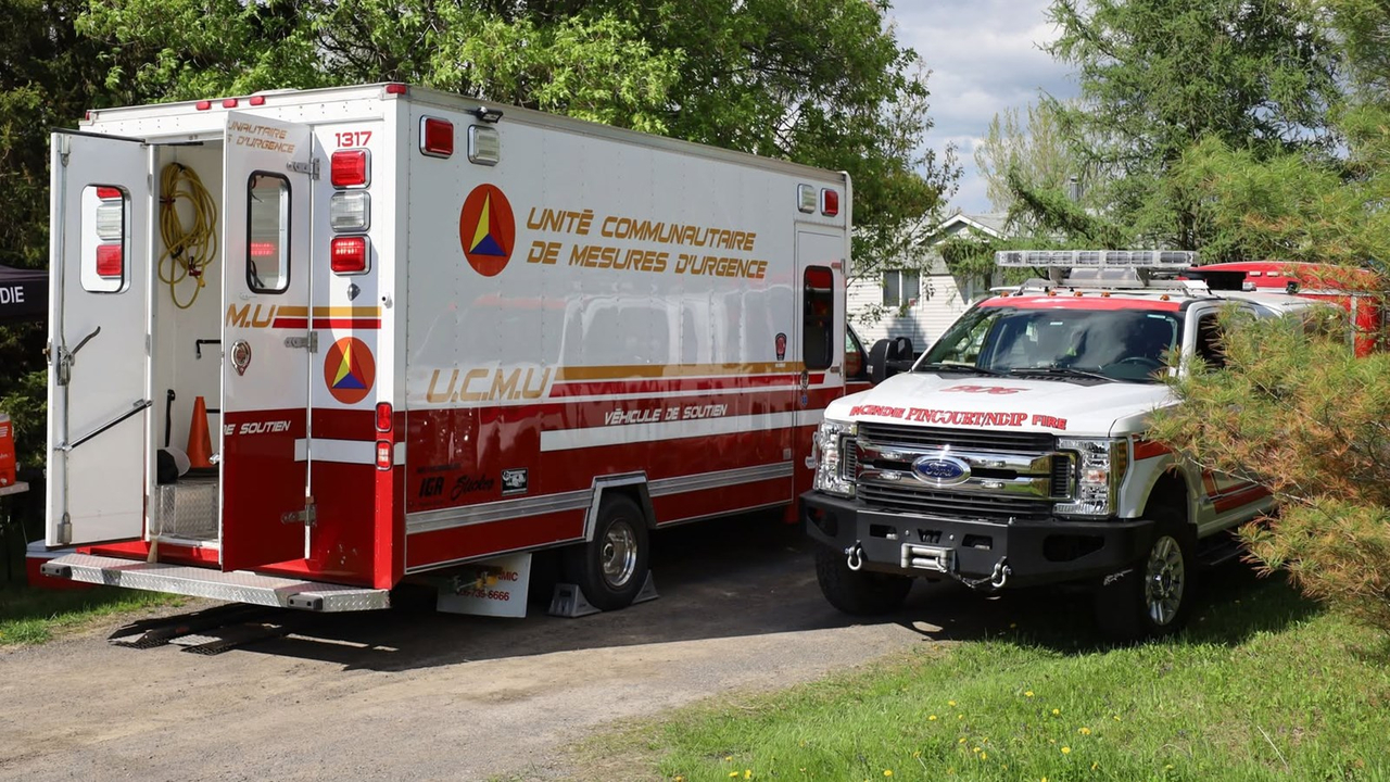Un bâtiment commercial ravagé par les flammes à Sainte-Justine-de-Newton