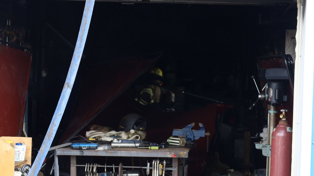 Un bâtiment commercial ravagé par les flammes à Sainte-Justine-de-Newton