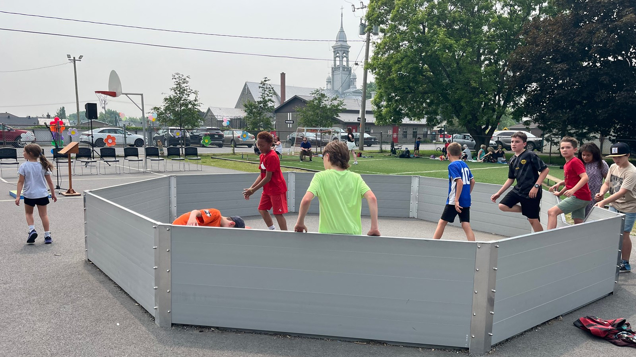 L’école Saint-Urbain inaugure sa cour d’école revitalisée