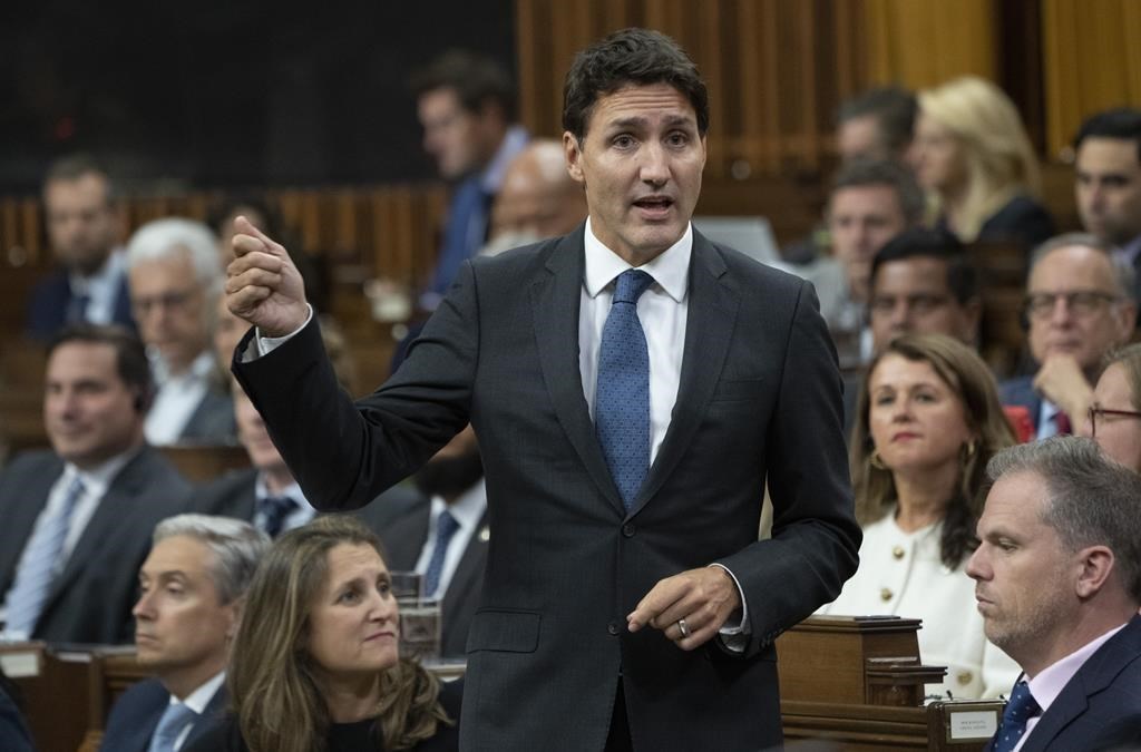 Trudeau et Poilievre s'affrontent dans de premiers échanges en Chambre
