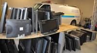 Plus d une cinquantaine de téléviseurs de toutes sortes, passant de Plasma, ACL, 50, 60 pouces, etc., traînent présentement dans les garages du Service de police de Blainville.