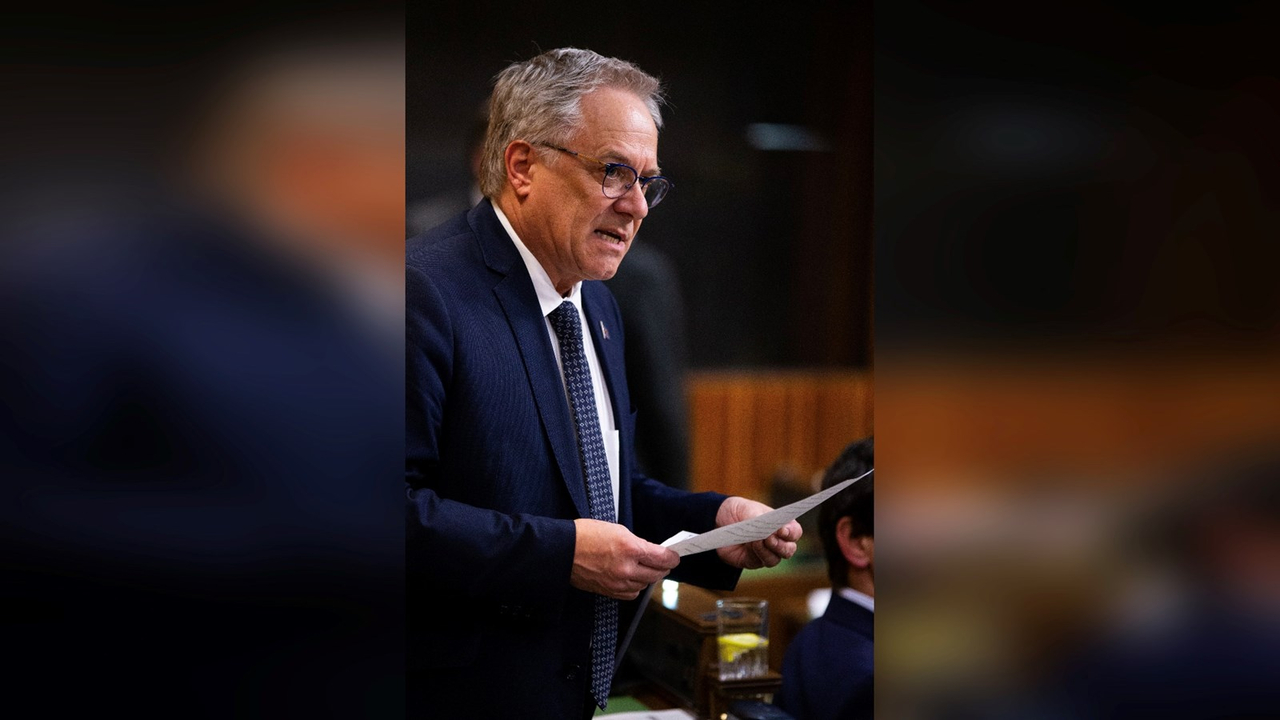Comptes piratés: Luc Desilets dénonce la gestion la ministre Lebouthillier
