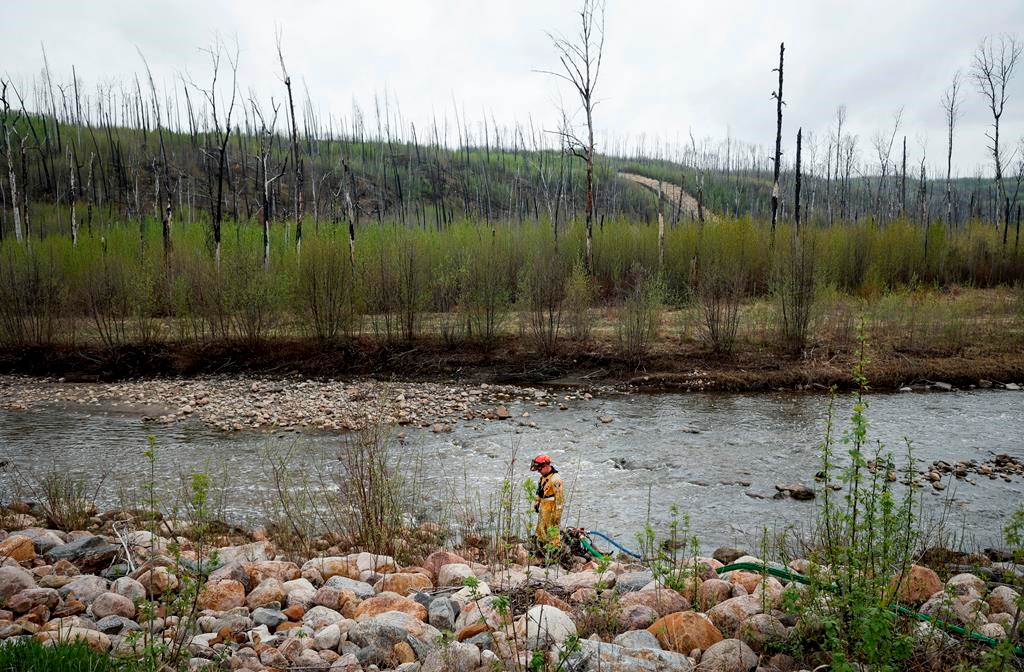 Le statut des feux de forêt qui menaçaient Fort McMurray est «sous contrôle»