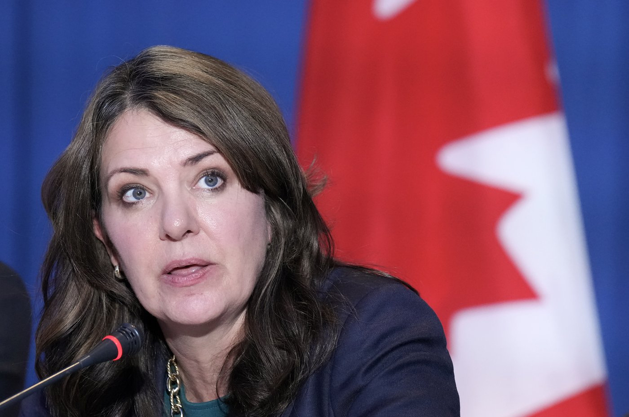 Rien n'indique que Trump reculera sur les tarifs douaniers, selon Danielle Smith
