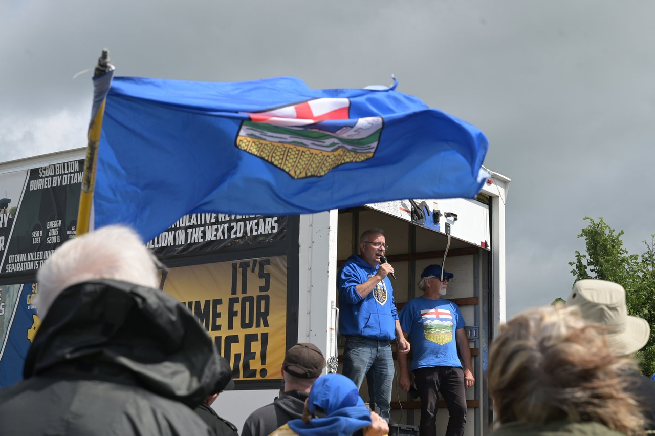 Les indépendantistes de l'Alberta gardent le cap malgré le projet d'oléoduc