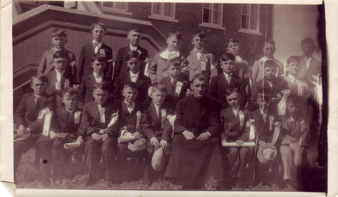 Classe du frère Justile au vieux collège. (Photo originale Claude Gilbert).