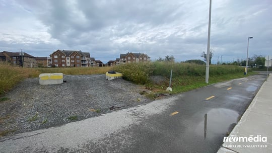 Onze étage qui font réagir sur la rue Boileau à Vaudreuil-Dorion