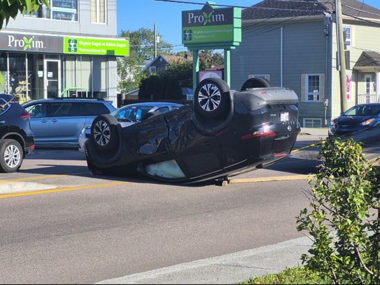 Un véhicule à la renverse à Jonquière