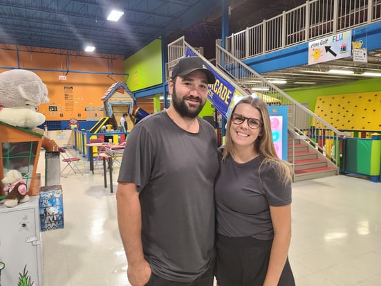 Maxime et Lindsay souhaitent mettre MégaFun à leur image