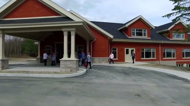 Normand DeLessard présente des images de la nouvelle Maison Catherine de Longpré de Saint-Georges