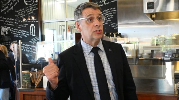 Des candidats controversés et la bureaucratie s'imposent au jour 7 de la campagne