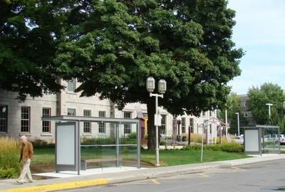 Nouveaux abribus à Joliette
