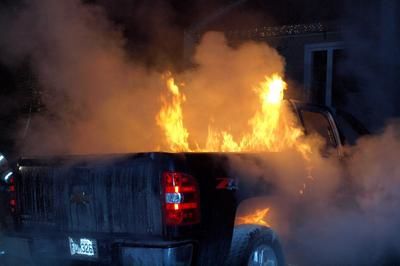 Un feu ravage deux véhicules à Saint-Ambroise-de-Kildare