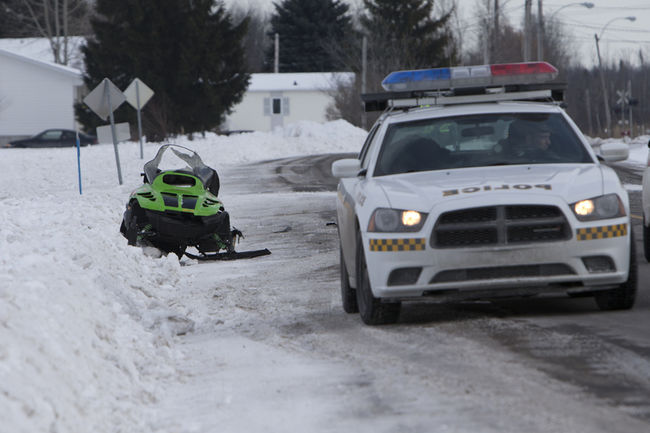 Un motoneigiste est blessé dans un accident
