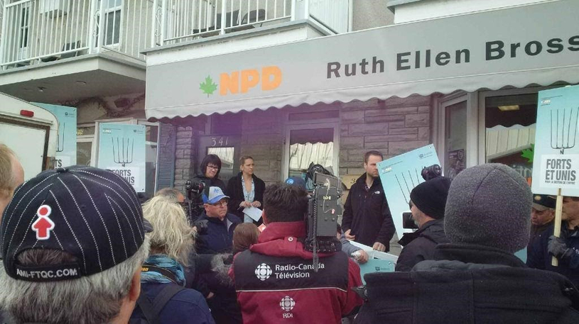 Manifestation des producteurs laitiers pour souligner le travail de Ruth Ellen Brosseau