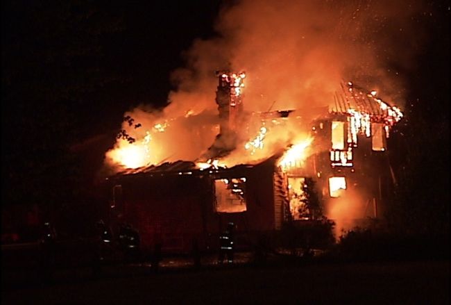 Une maison neuve détruite par un incendie