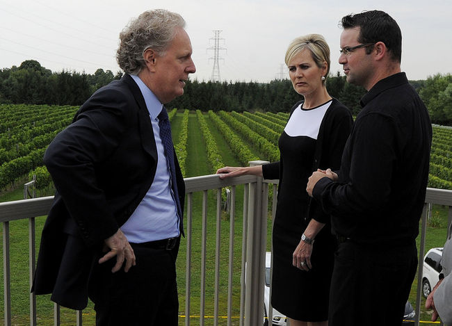 Le PQ tient un double discours, selon Jean Charest