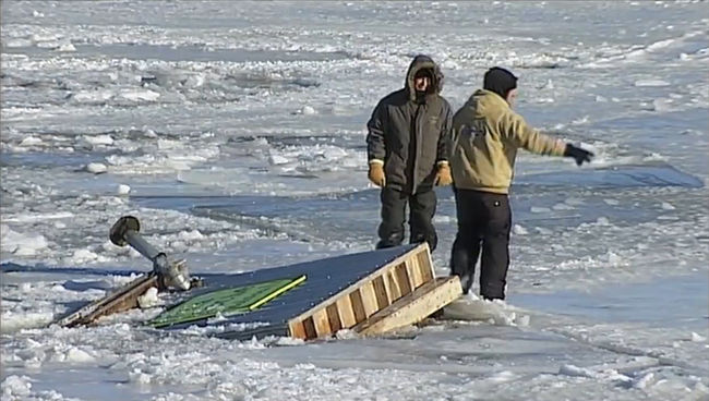 Redoux à Bécancour : des cabanes de pêcheurs sombrent dans le fleuve