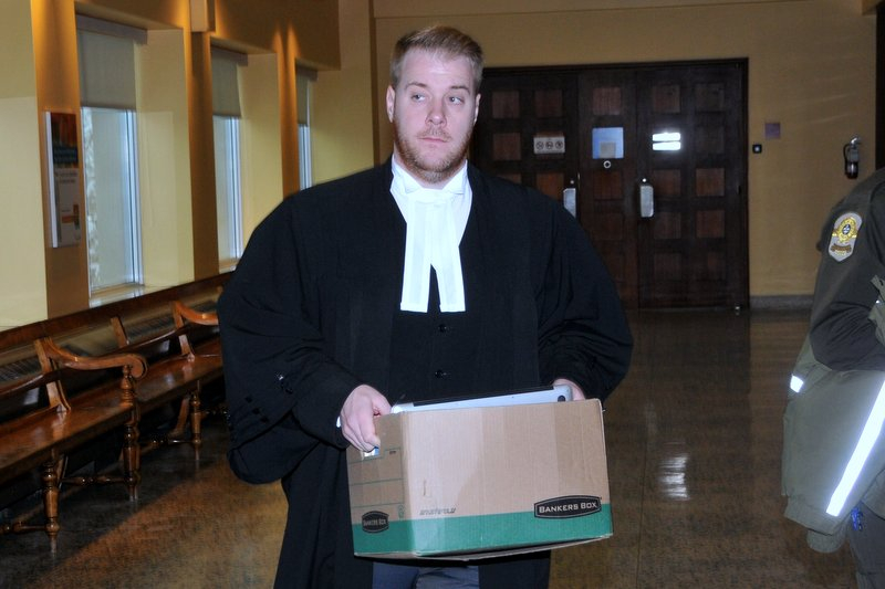 L'avocat de la défense présente sa plaidoirie