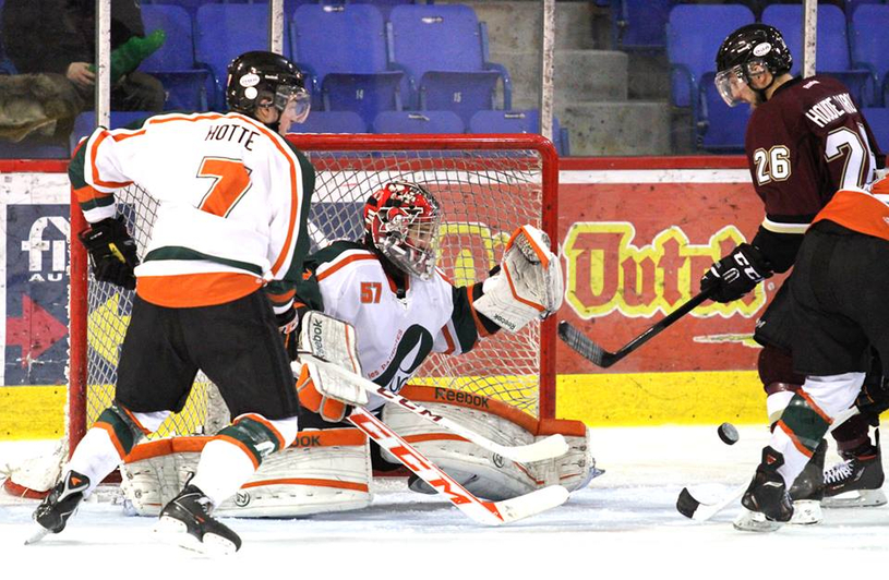 Les Stingers surprennent Les Patriotes