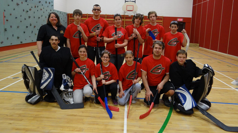 Des jeunes de l'école des Pionniers visent l'or en hockey-balle lors du défi AlterGo