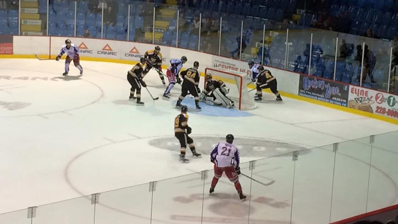 Le Blizzard attend de pied ferme le Cool FM de Saint-Georges