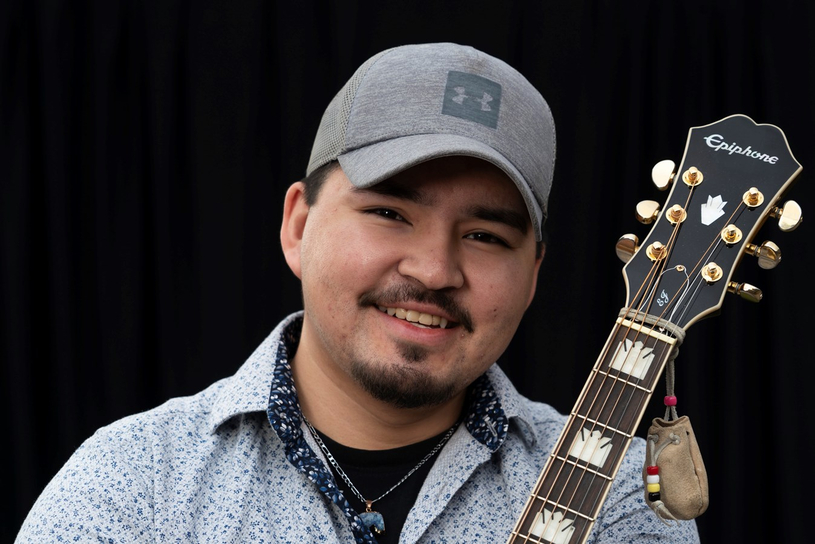L’artiste Atikamekw Nikan Awashish reçoit la bourse Impulsion 