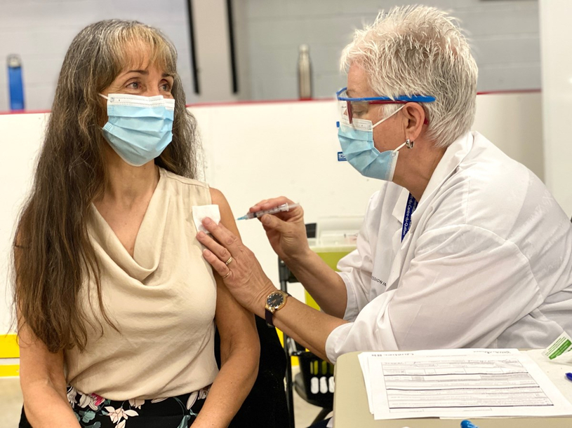 La députée Tardif reçoit sa première dose de l'AstraZeneca
