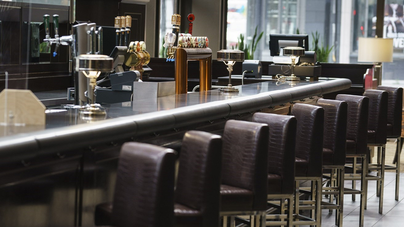 Les bars, casinos et restaurants voient les restrictions s'assouplir
