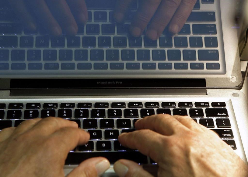 Des dizaines de milliers de femmes réclament une loi contre la cyberviolence