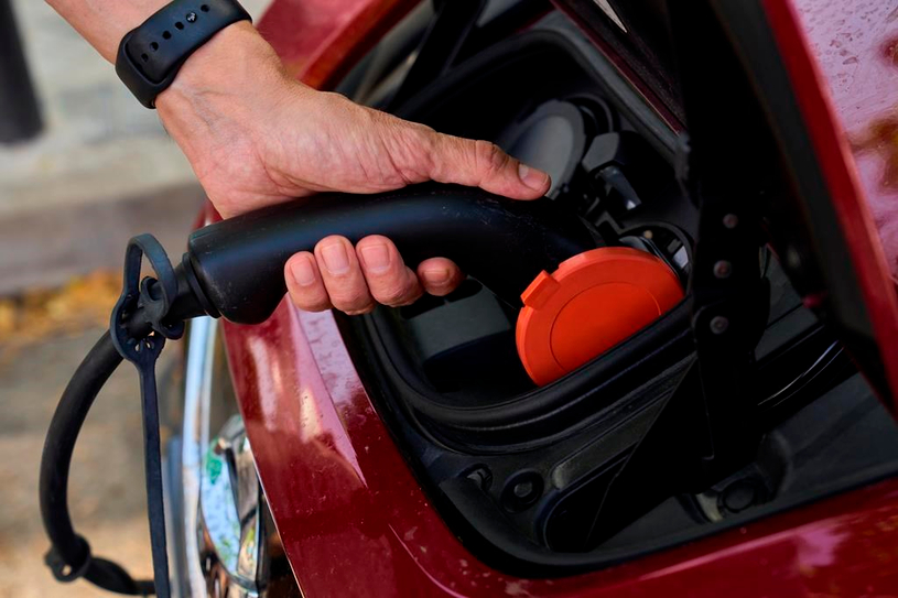 Recharge de véhicule électrique sur borne publique au Québec: facturation modifiée
