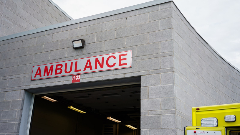 Un manque de places disponibles ferait grimper les délais d'attente aux urgences