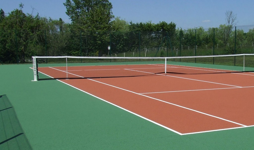 Ouverture d'un court de tennis dans le district Le Bic