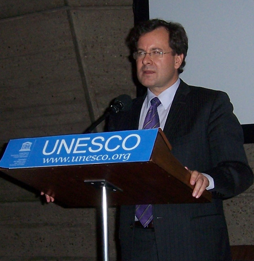 Bertrand St-Arnaud prend la parole à l'Unesco
