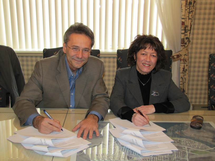 Signature de la convention collective des cols blancs