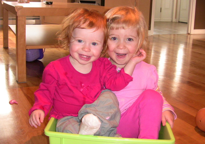 Léane(2 ans) et Anaïs(1 an) Maillette, Chambly